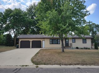 172 Hillcrest Ave, Spicer, MN 56288