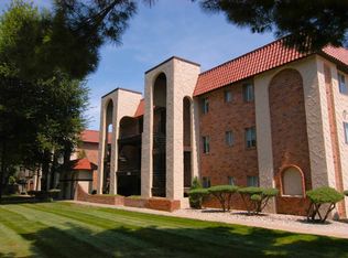 2241 Benson Gardens Blvd #1P, Omaha, NE 68134