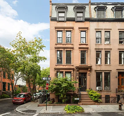 Sold by Compass | media 21