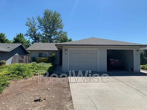 1423 SW Kokanee Ln Photo 1