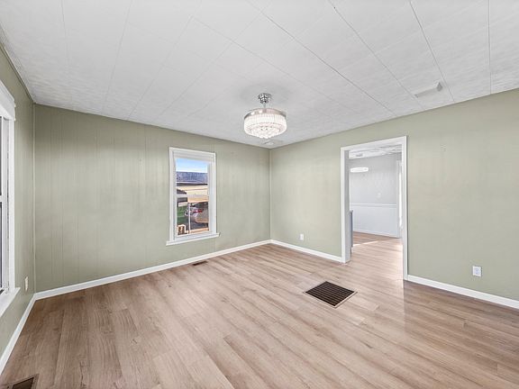 4th image of 1004 Court St