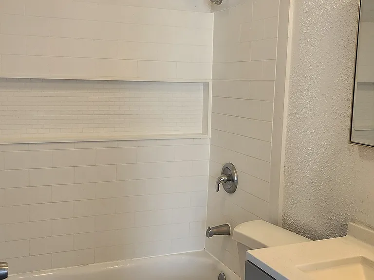 2940 Woolworth Ave #7 — Photo 5