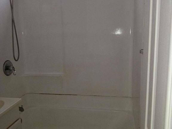 4th image of 7711 S San Pedro St