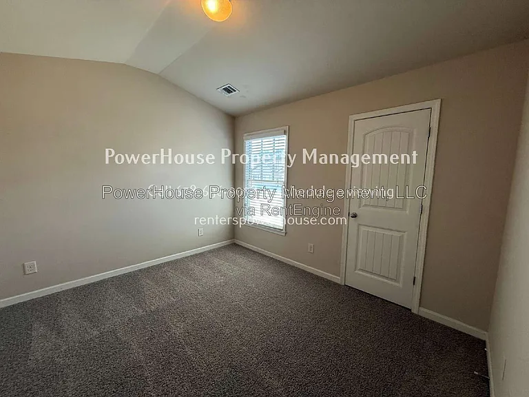 1045 Township Cir — Photo 41