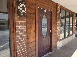 1328 3rd St, Floresville, TX 78114