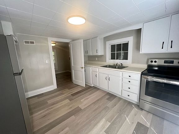 5th image of 430 Dudley St