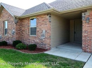 208 Eagle Ln, Willard, MO 65781