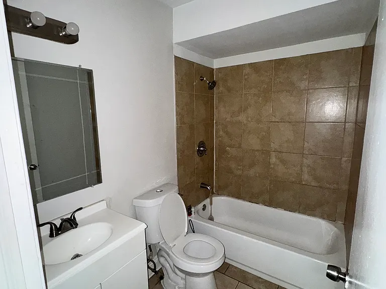 1215 Truxton St #101 — Photo 9