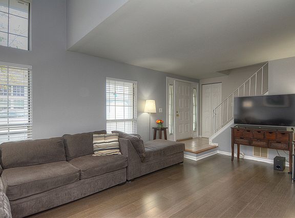3rd image of 264 Acorn Dr