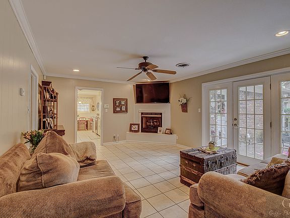 4th image of 640 Albemarle Dr