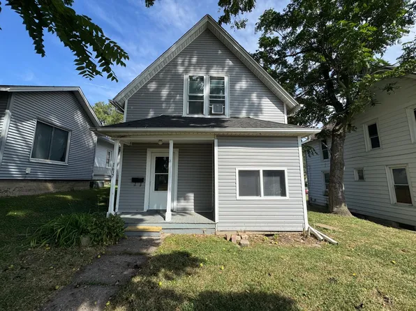 1637 13th Ave, Moline, IL 61265