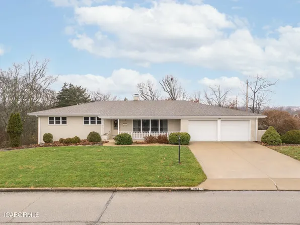 904 Winston Dr, Jefferson City, MO 65101