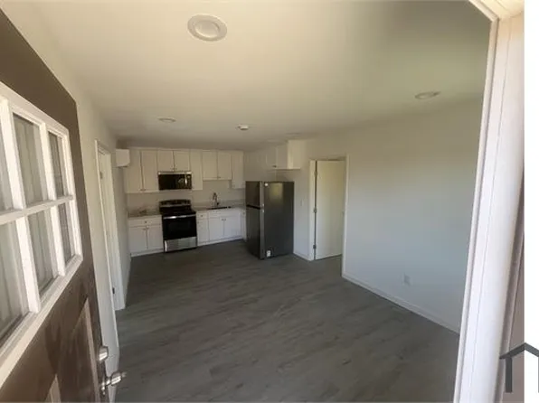 38114 10th St E #B, Palmdale, CA 93550