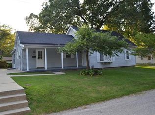 691 2nd St, Carlyle, IL 62231
