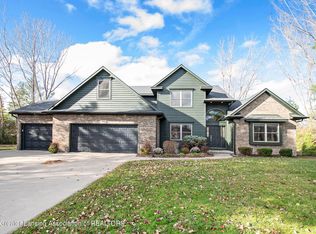 6207 Peachtree Cir, Midland, MI 48642