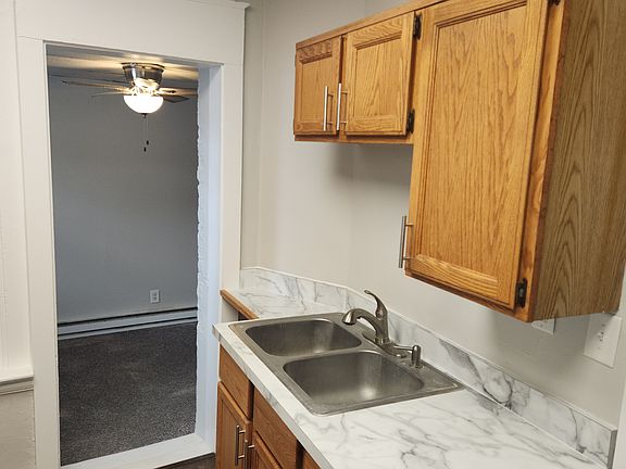 3rd image of 925 Main St #2