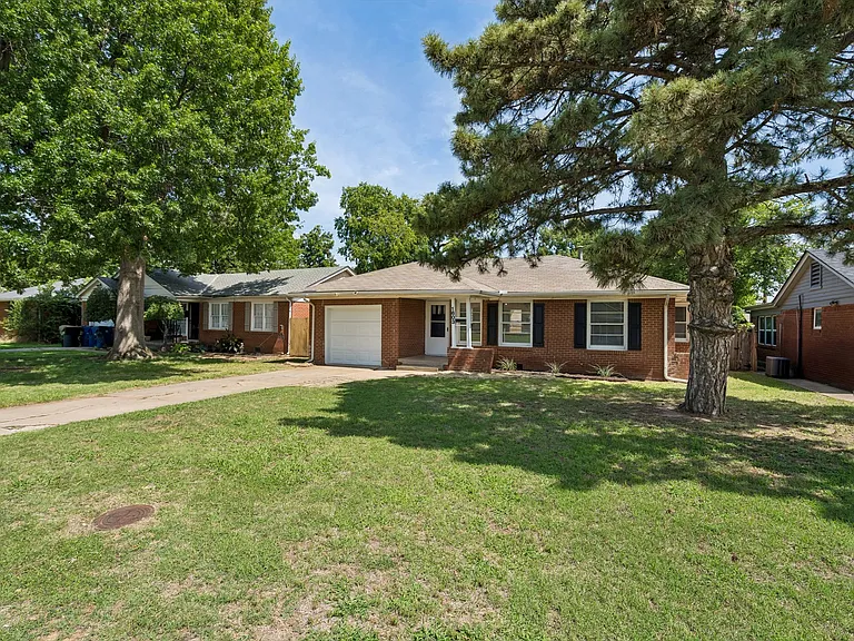 1603 Carlisle Ct — Photo 2