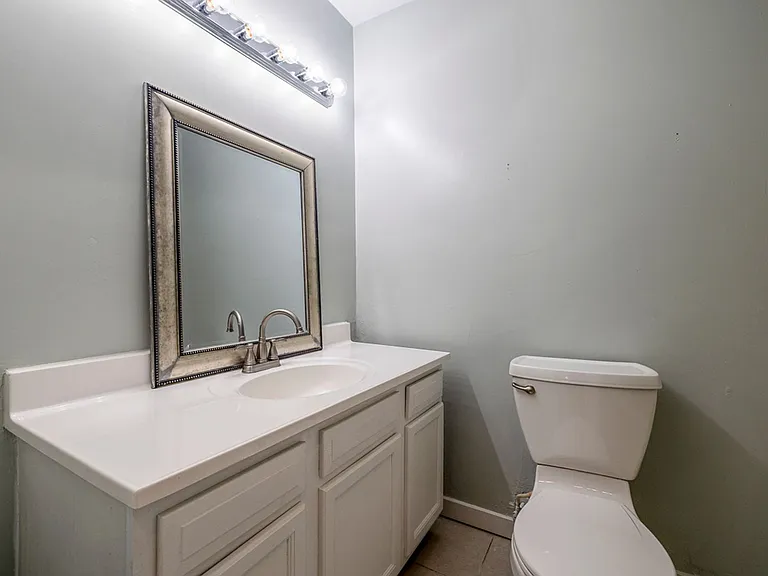 1104 Washington Dr — Photo 29