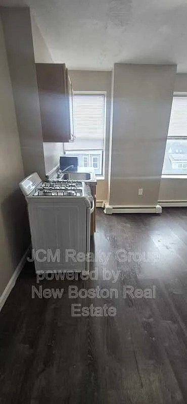 Studio, 1.0 bath, 200 sqft, $1,100 — Photo 4