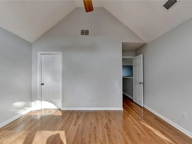 1112 Ashbury Dr — Photo 45