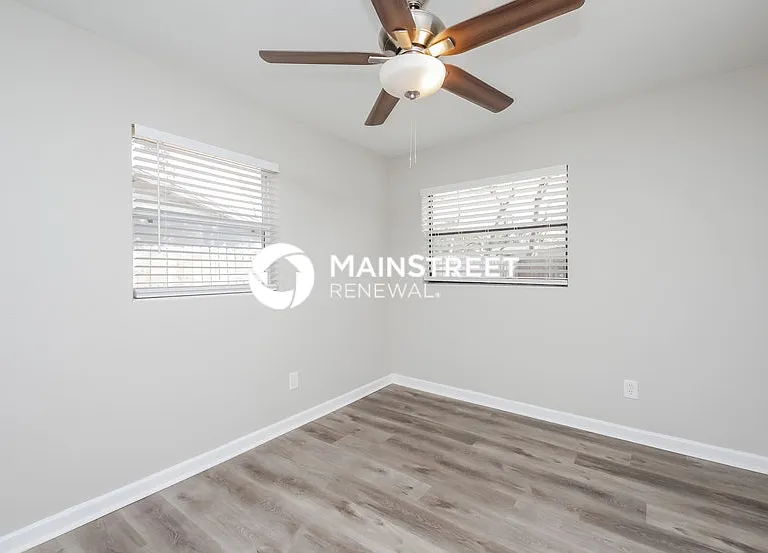 703 Malcom Rd — Photo 10
