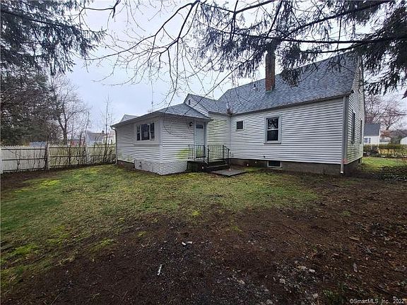 4th image of 127 Oxford Dr