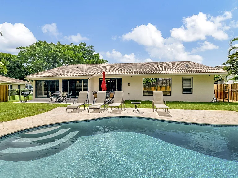 804 Foxpointe Cir — Photo 39