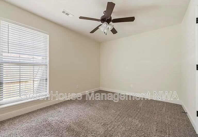 6111 NW McClellen St — Photo 14