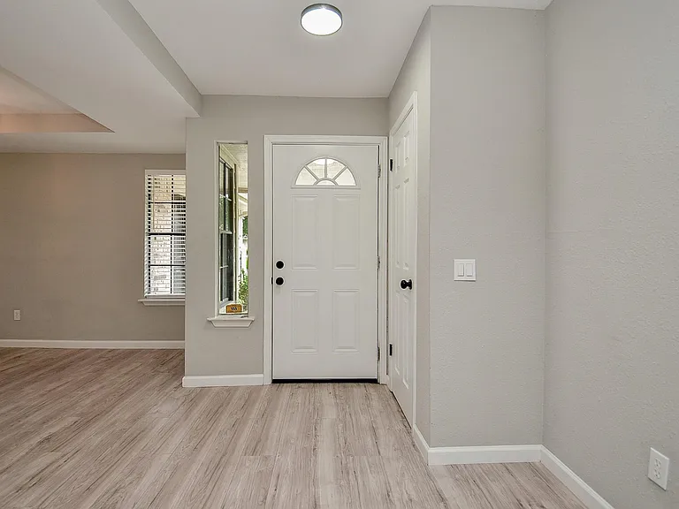 22018 Grand Forks Dr — Photo 4