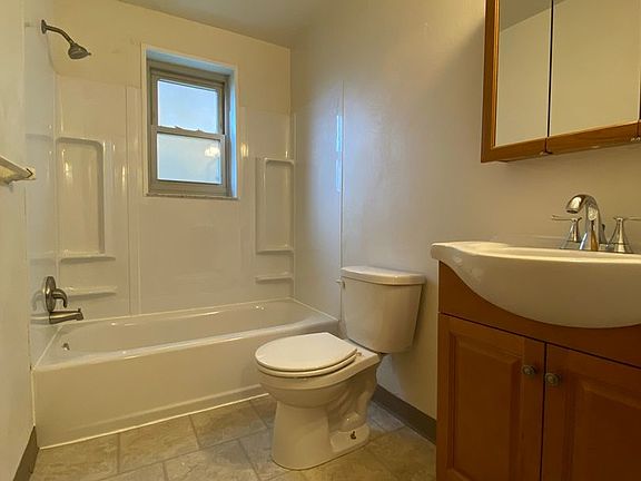 3rd image of 511 Freeport Rd APT 1