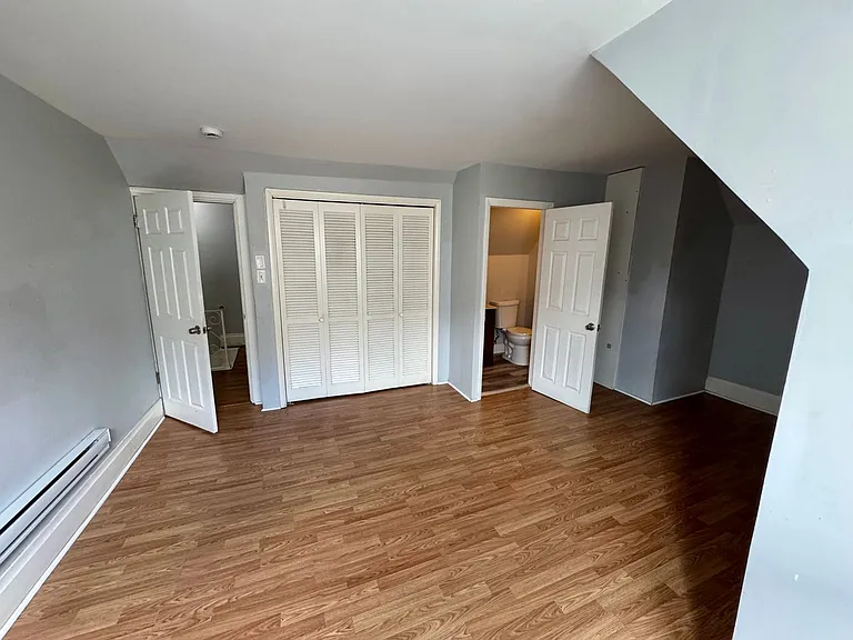 1810 Brownsville Rd — Photo 42
