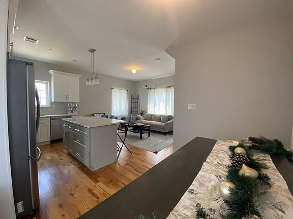 3rd image of 31 Harvey St #1