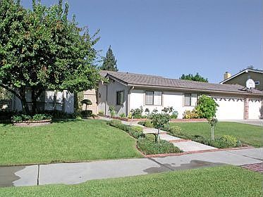 Wlk to schools, shops 