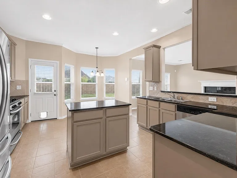 3821 Houston Lake Dr — Photo 17