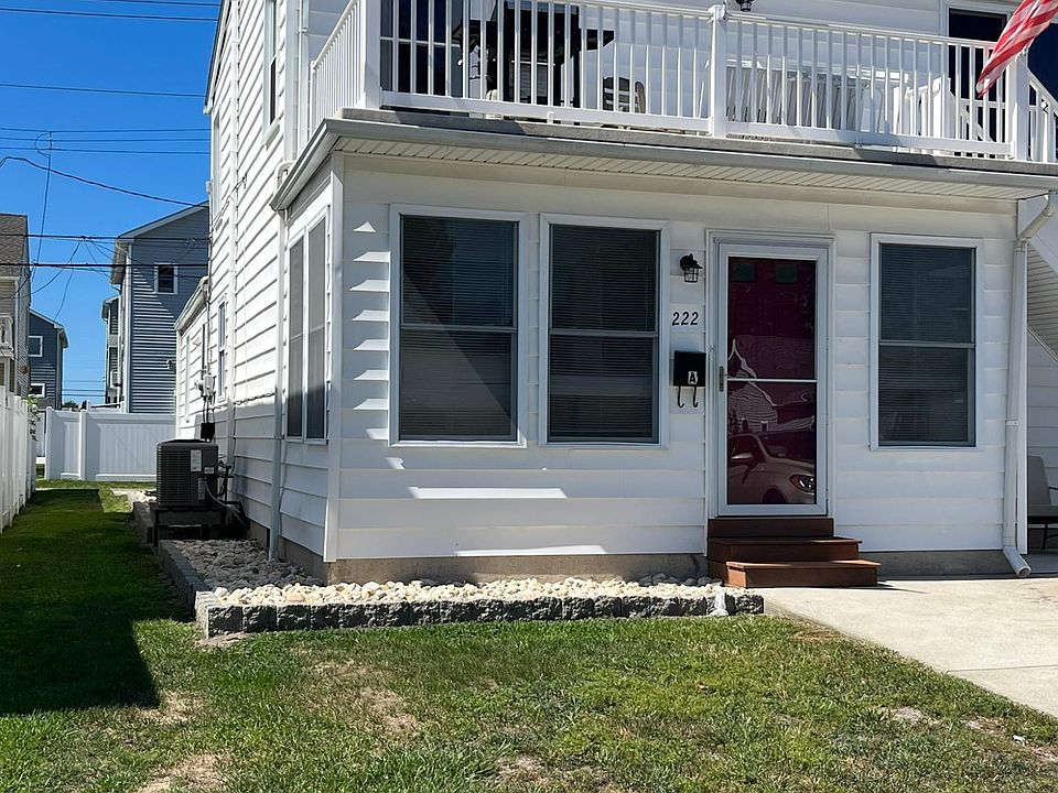 YEARLY RENTAL UNIT B, Top Floor with Deck