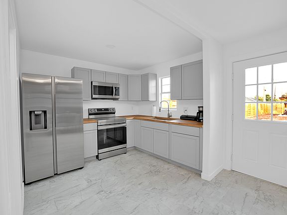 4th image of 2421 NW 16th St #2