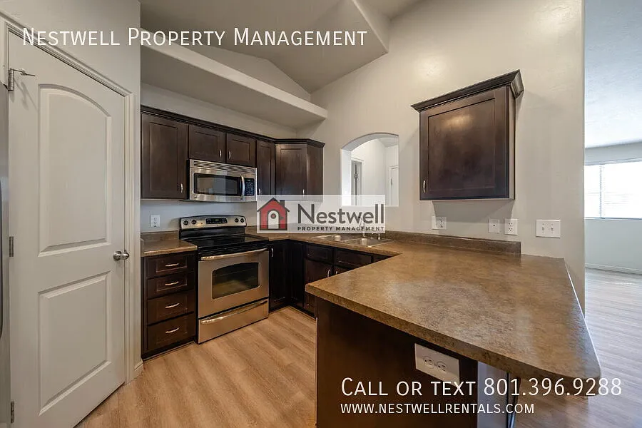 Stunning Top-Floor Midvale Condo! — Photo 4