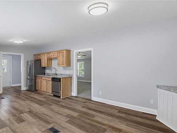 5th image of 1059 Whitts Rd