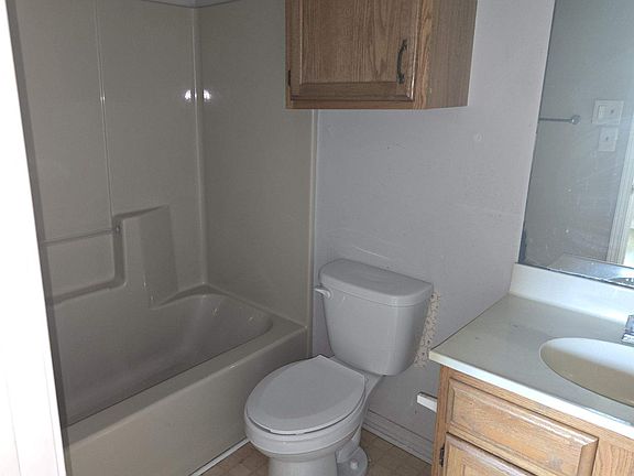 4th image of 2224 Thornhill Ave Unit 2224