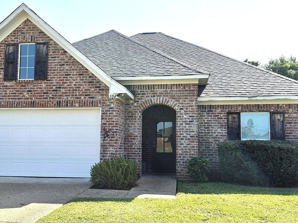 1st image of 104 Beechwood Cir