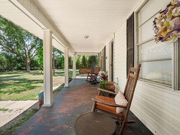 3rd image of 515 Browns Ln
