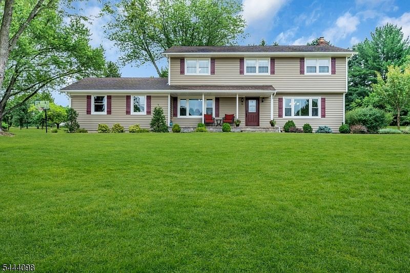 1st image of 52 Lazy Brook Rd