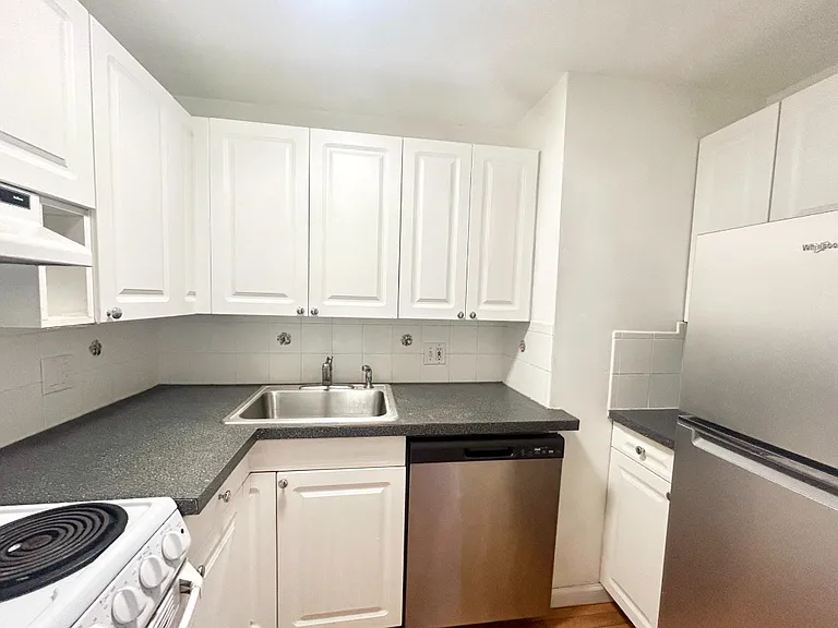2015 Walnut St #307 — Photo 3