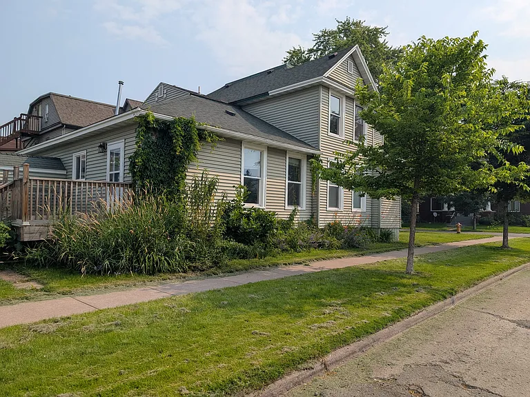1727 Hughitt Ave — Photo 3