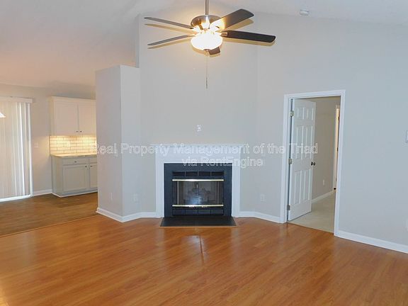 3rd image of 2988 Butterwood Dr