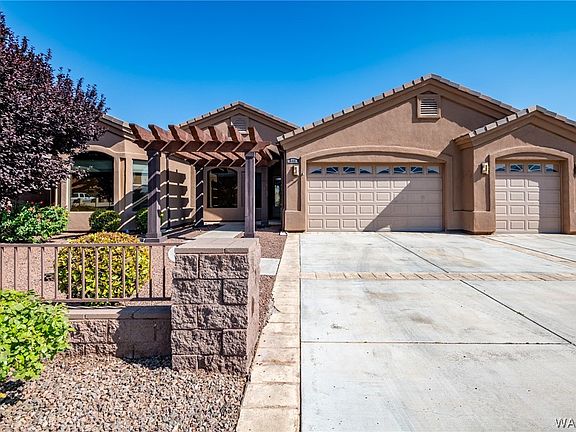 3rd image of 846 Country Club Drive