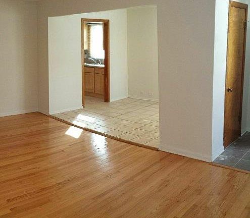 2nd image of 709 E 155th Pl