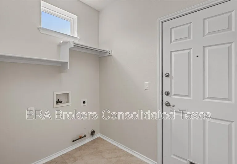 118 Portsmouth Dr — Photo 9
