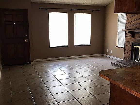 5th image of 1015 E Oakridge Ave