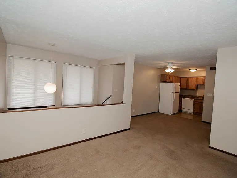 105 N Orr Dr — Photo 4